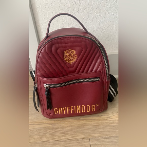 Danielle Nicole Handbags - 🔥REDUCED 🔥 Gryffindor Harry Potter backpack